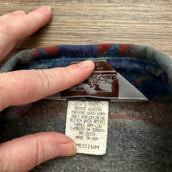 The Sportsman’s Guide Vintage Flannel Shirt Aztec Print Size Medium Men’s - Picture 4 of 5